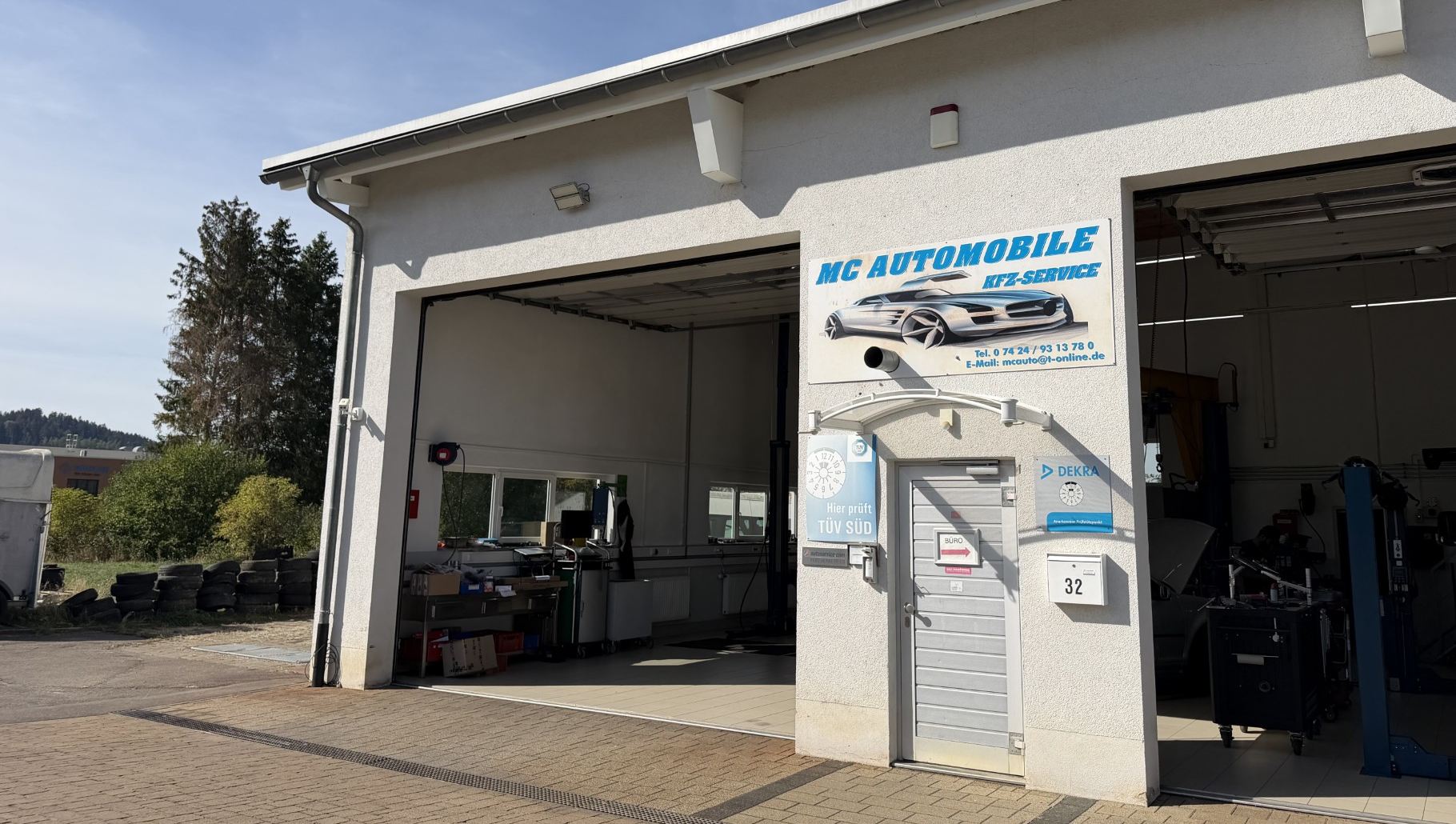 Unsere Werkstatt in der Keplerstraße 32 in Spaichingen mit dem Schild „MC Automobile Kfz-Service“